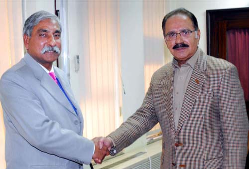 New Pakistan ambassador calls for commercial counsellor