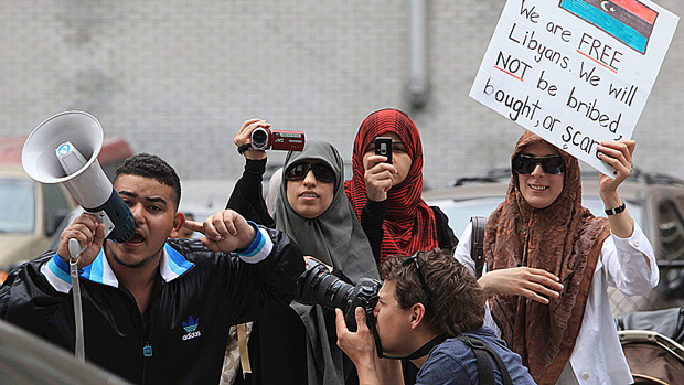 Qaddafi diplomats expelled by Canada now claim asylum there