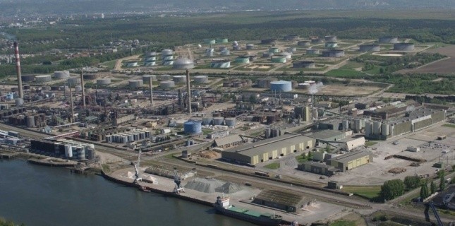 Confusion in Tripoli and Paris over LIA Petroplus refinery plans