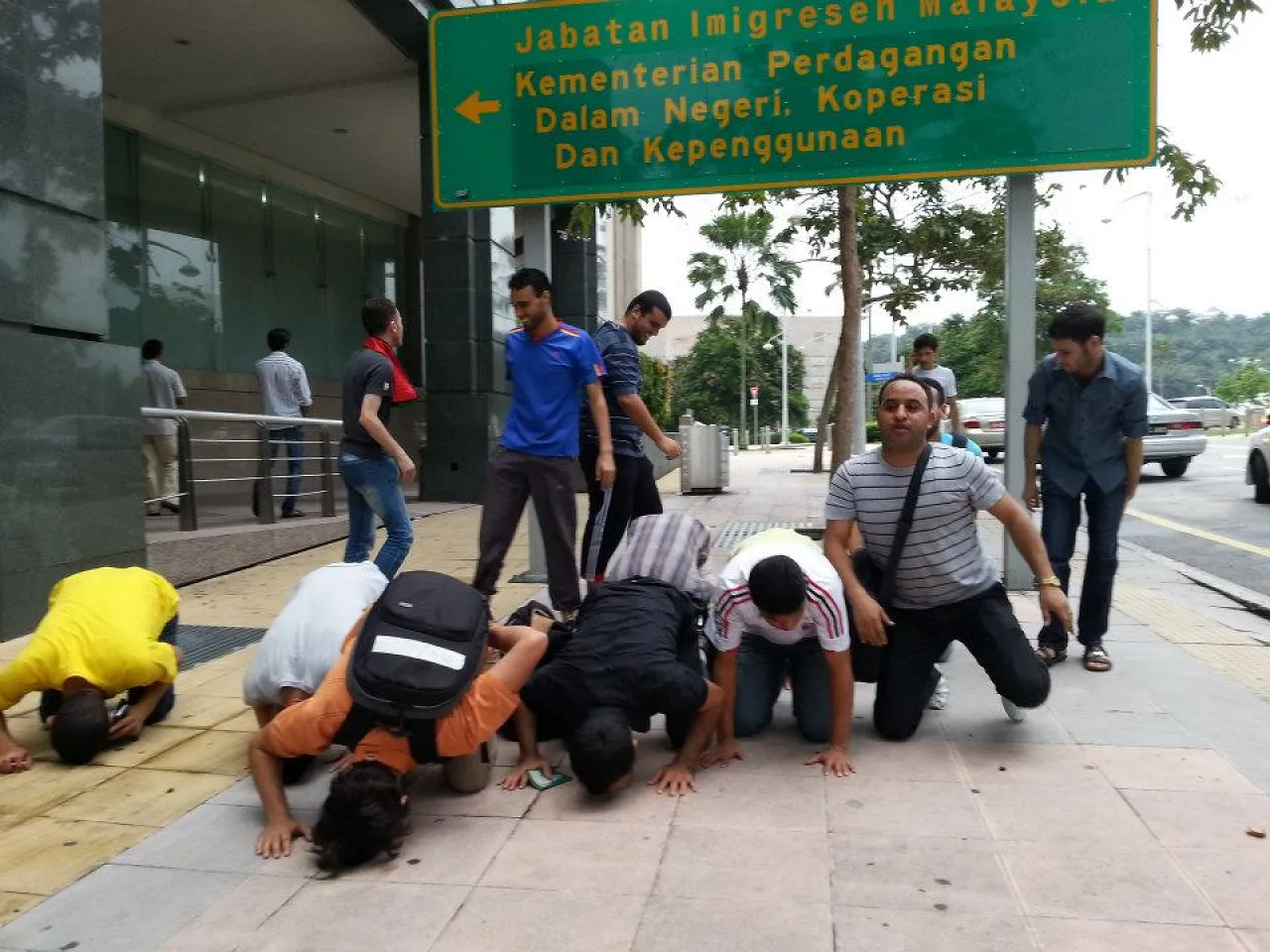 Libyan students in Malaysia have occupied the embassy in Kuala Lumpur over withdrawal of their scholarship funding.