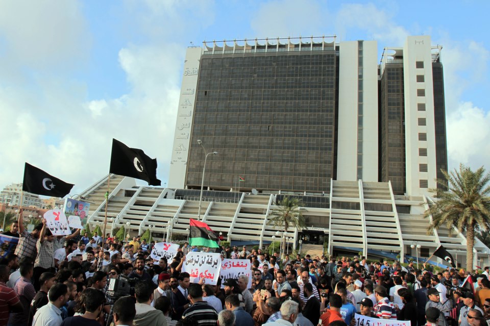 Benghazi protestors support government, condemn Qatar