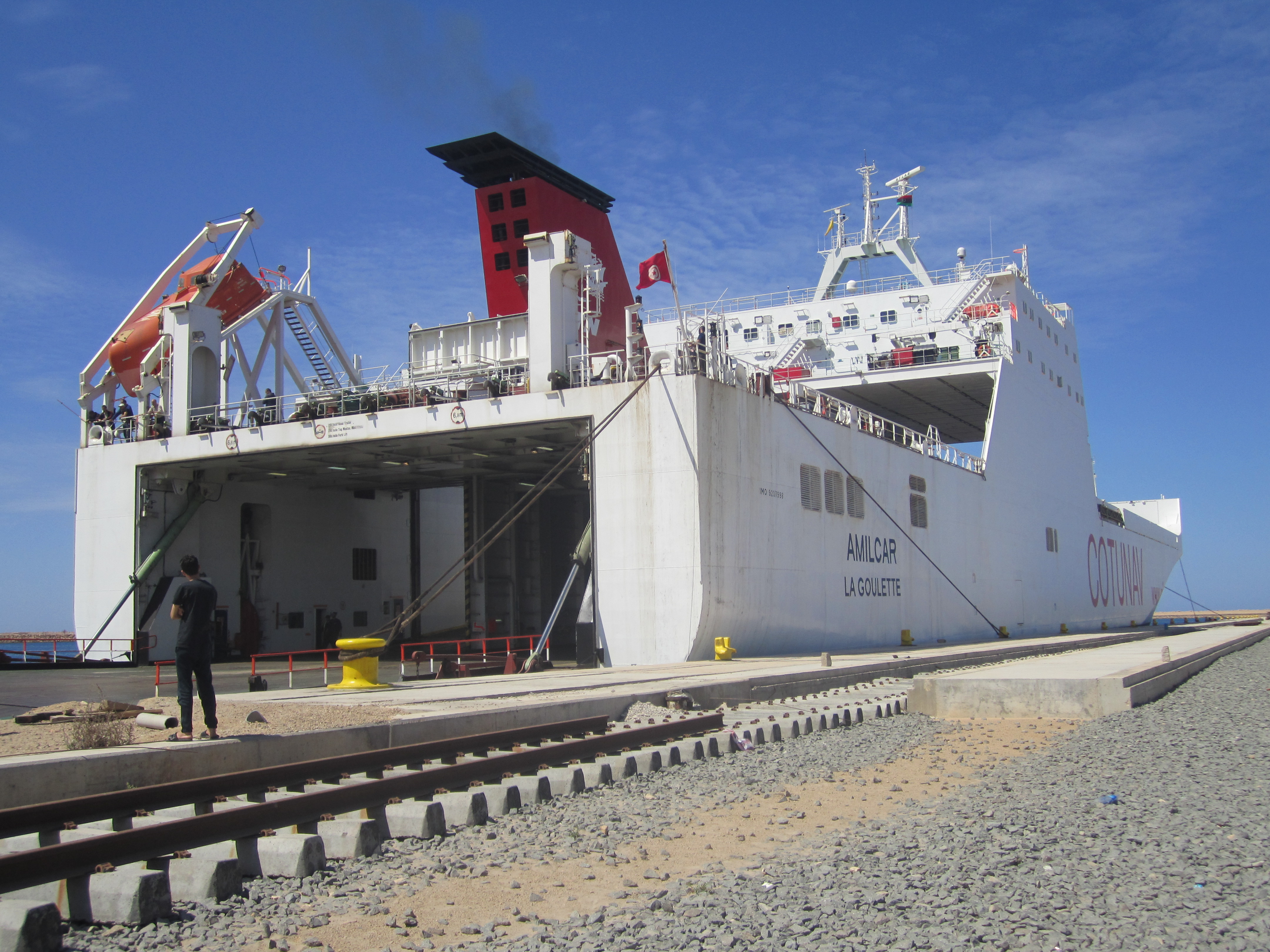 First ship on Tunisia-Khoms route docks