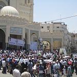 Hundreds gather in Algeria Square - plan to take on the militias