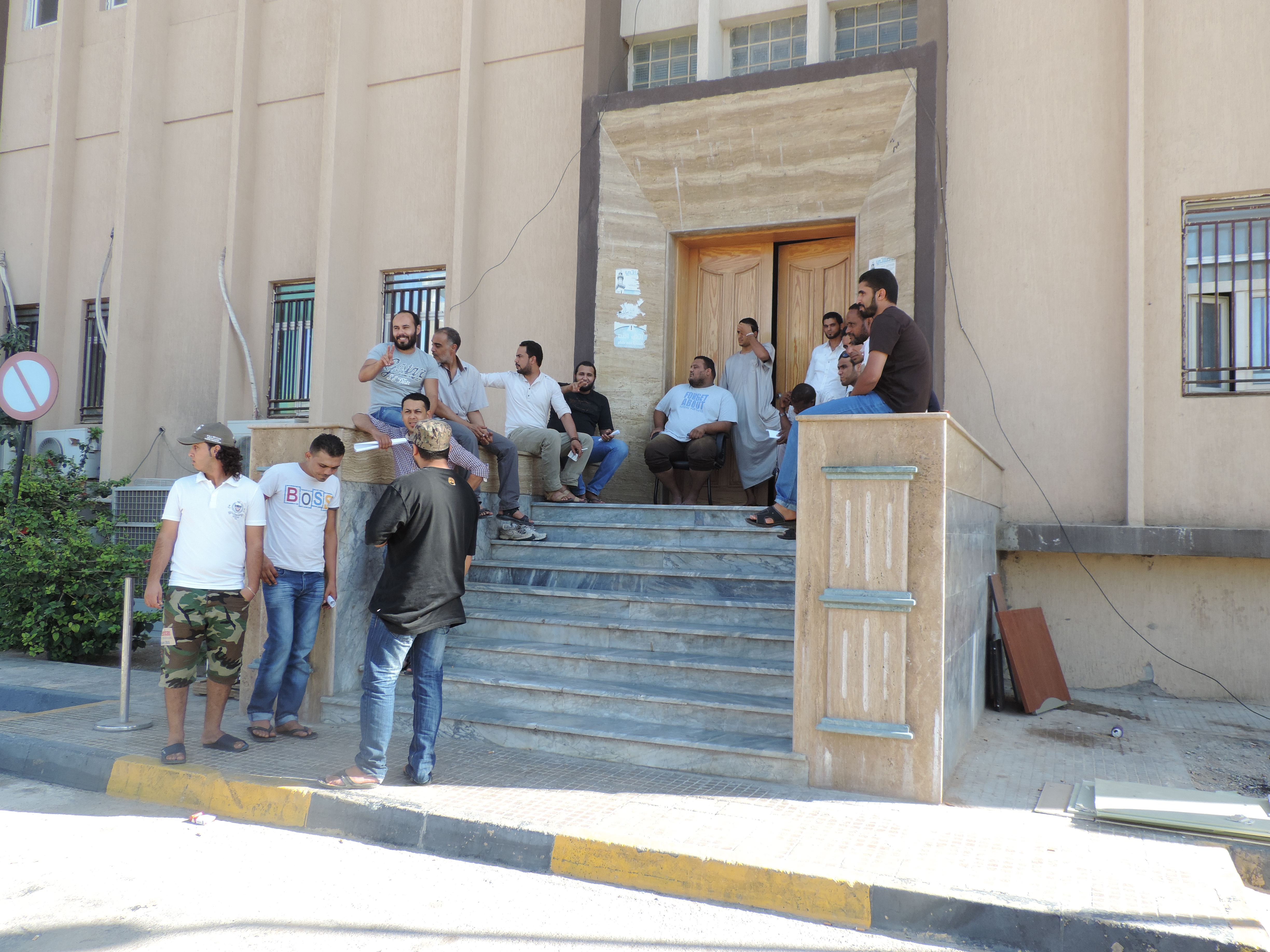 Protestors threaten to cut communications to the south