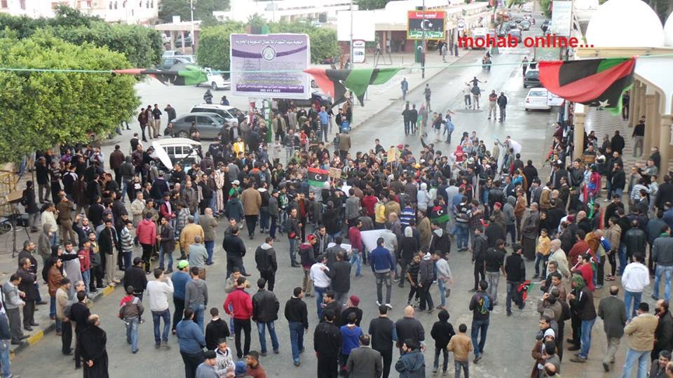 Some Derna protestors continue, despite the rain