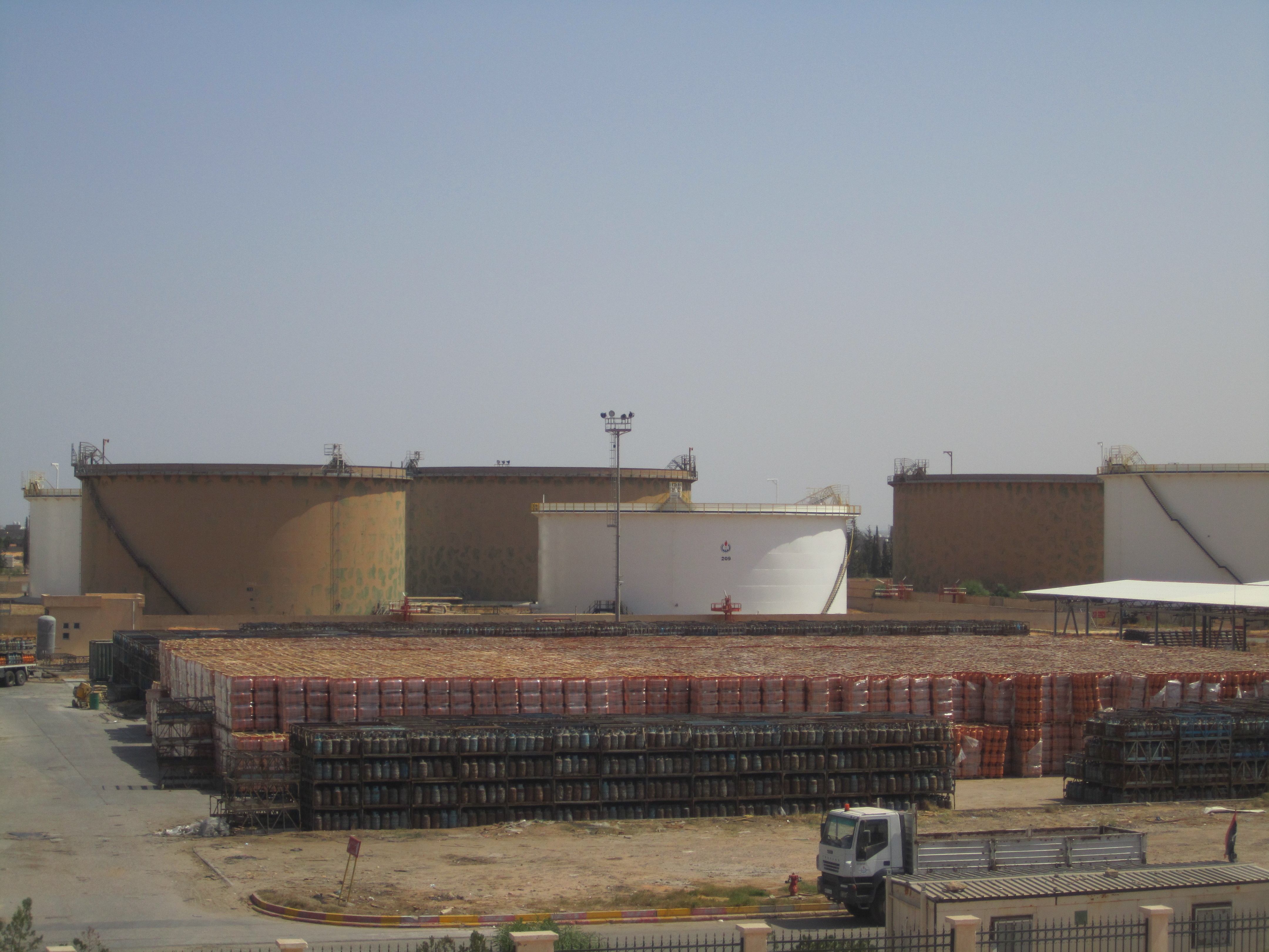 Oil Ministry to allow private gas cylinder imports