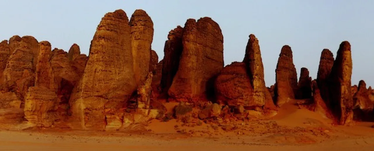 Figure 9: An attractive landscape at Jabal Azba, north of Al-Awaynat Mountain. An area which could be visited on the way from Kufra.