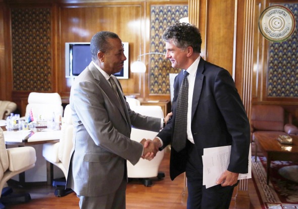 Prime Minister Abdullah Al-Thinni meets with British Prime Ministerial envoy