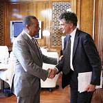 Prime Minister Abdullah Al-Thinni meets with British Prime Ministerial envoy