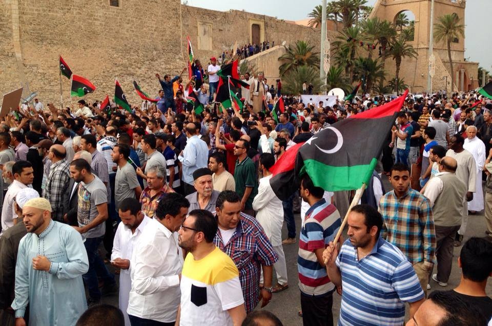 Hundreds demonstrate in Tripoli’s Martyrs Square in “Friday of Dignity” protests