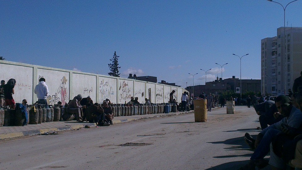 Benghazi residents trade shots over cooking gas