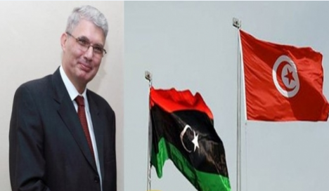 Tunisia claims neutrality on Libya as protesters demand closure of border crossing
