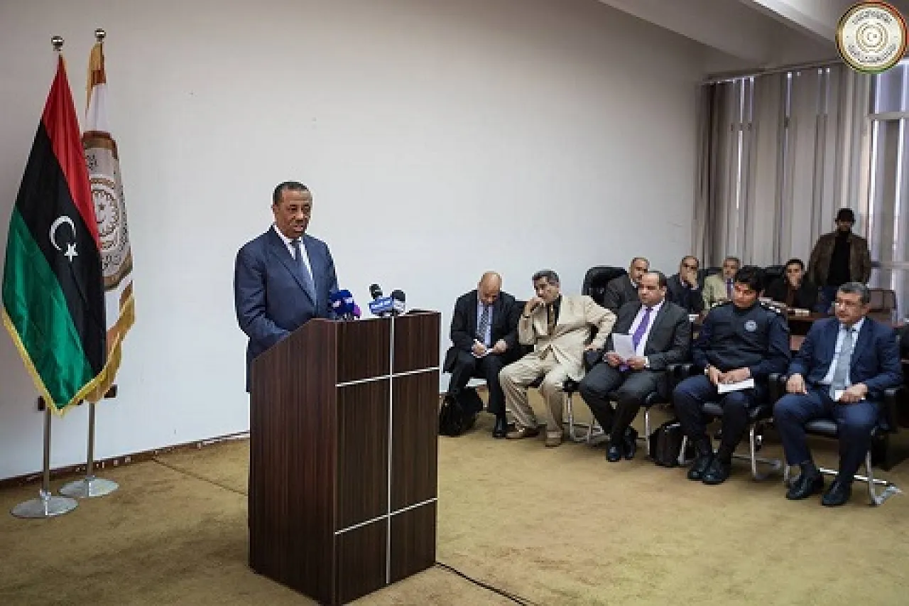 Prime Minister Abdullah Thinni stressed his support for the army, police and UN-led dialogue at Saturdays press conference held in Beida.