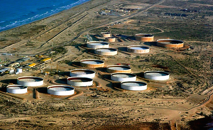 Oil glut at Zuetina terminal as security fears cut tanker calls