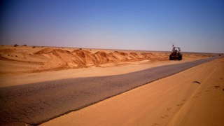 Ajdabiya volunteers clean up dangerous sand-clogged highway