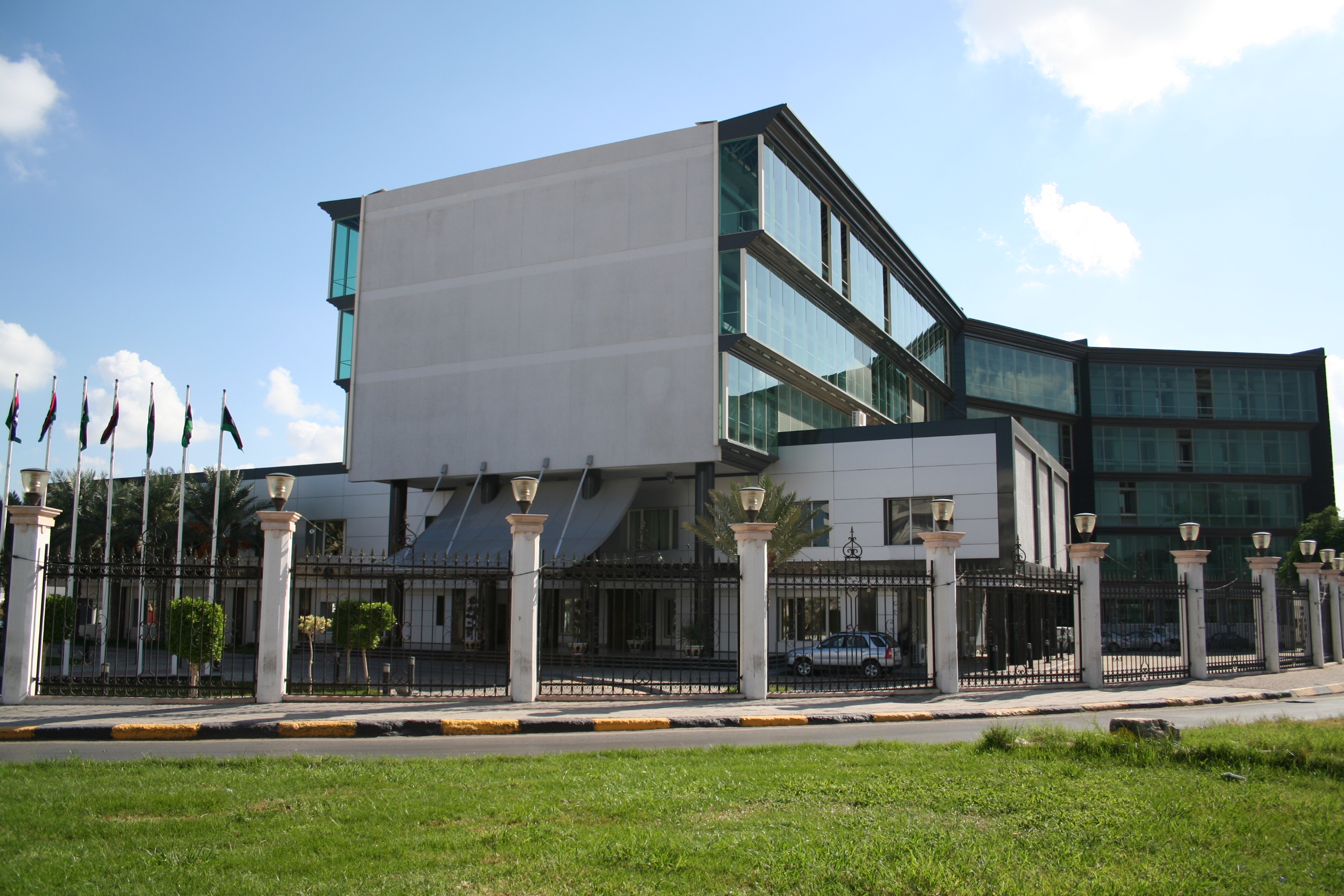 Tajouri forces attack prime ministry building