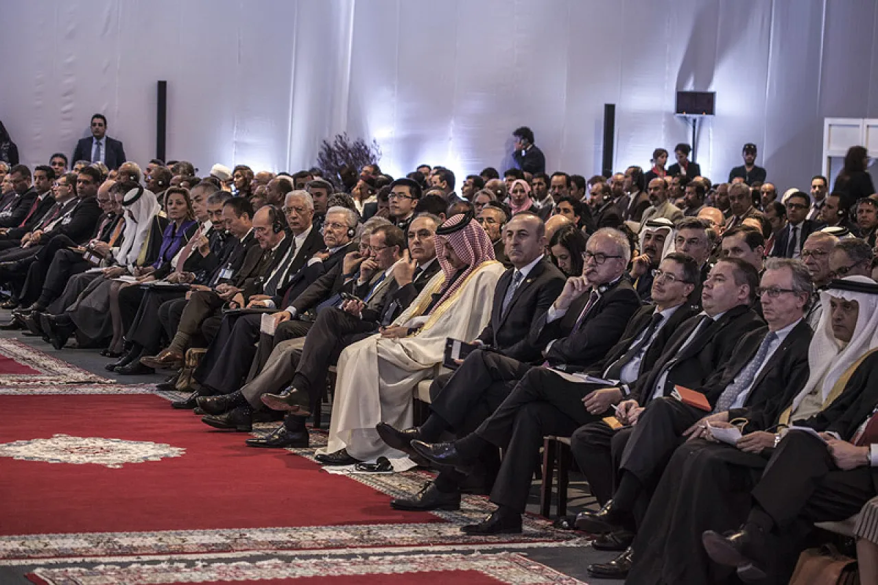 Diplomats lok on from the front row during the signing ceremony (Photo: UNSMIL) 