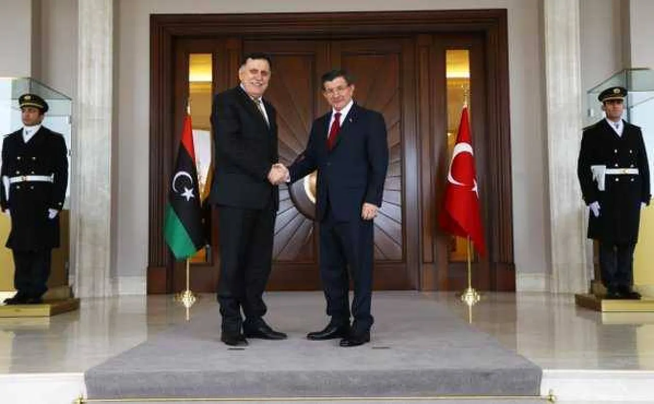 Faiez Serraj in Ankara with Turkish PM Ahmet Davutoglu (Photo: Turkish prime ministry) 