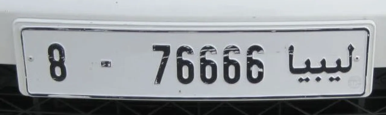 White number plates for privately-owned vehicles driven by Libyan citizens (Social media).