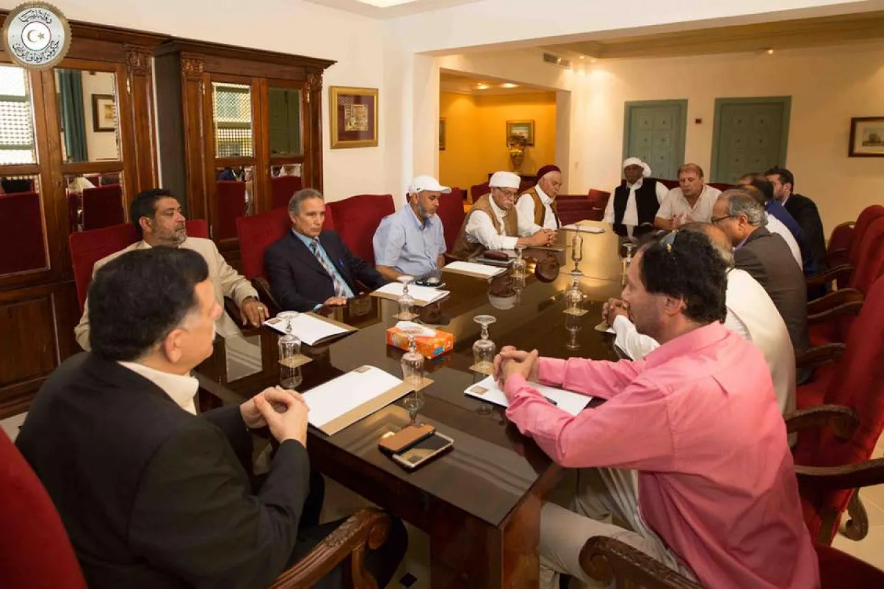 FAiez Serraj meets with Obeidat delgation (Phtot; Presidency council