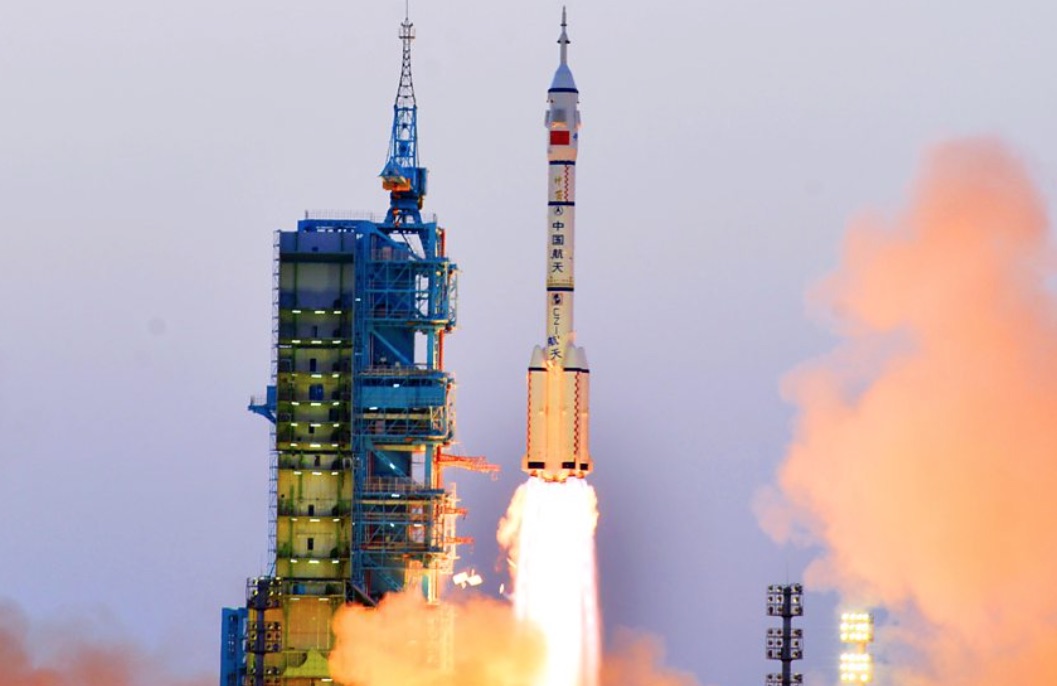 Chinese rocket crashes back to earth, east of Obari