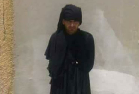 Two men arrested near Tobruk travelling in burqas