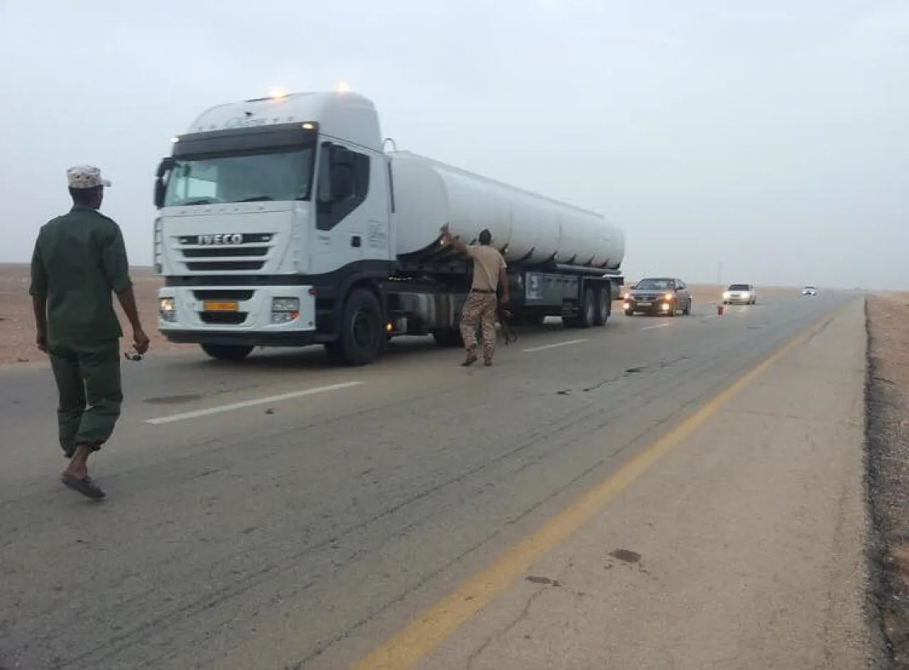 The Libyan NOC/Brega's Fuel Crisis Committee fighting fuel smuggling by land (Photo: Brega).