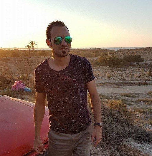 Tripoli entrepreneur turns queues to profit