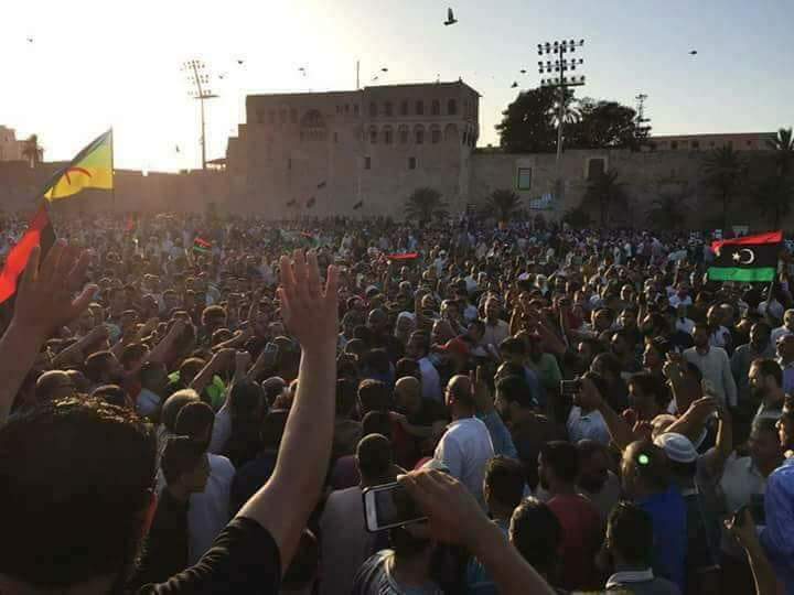 Baset Igtet defies Martyrs' Square ban