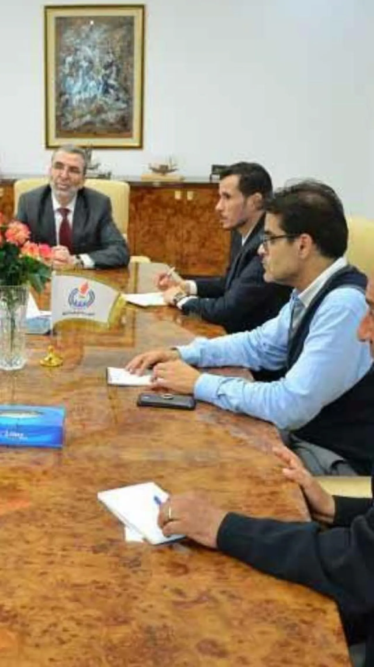 Milad al-Hajrasi in a meeting with NOC chairman Mustafa Sanalla (Photo: Fuel and Gas Crisis Committee).