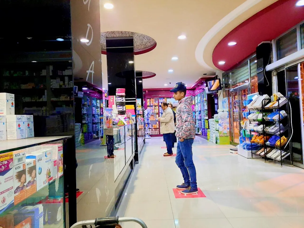 Social distancing as part of the anti Coronavirus campaign in a Zliten pharmacy (Photo: Social Media).
