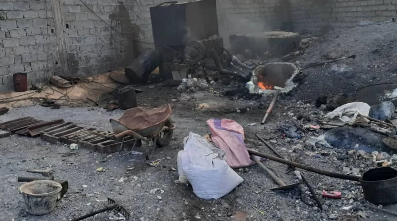 Cable thieves arrested in Khoms have been smelting the cables into ingots for sale (Photo: Tripoli Interior Ministry).