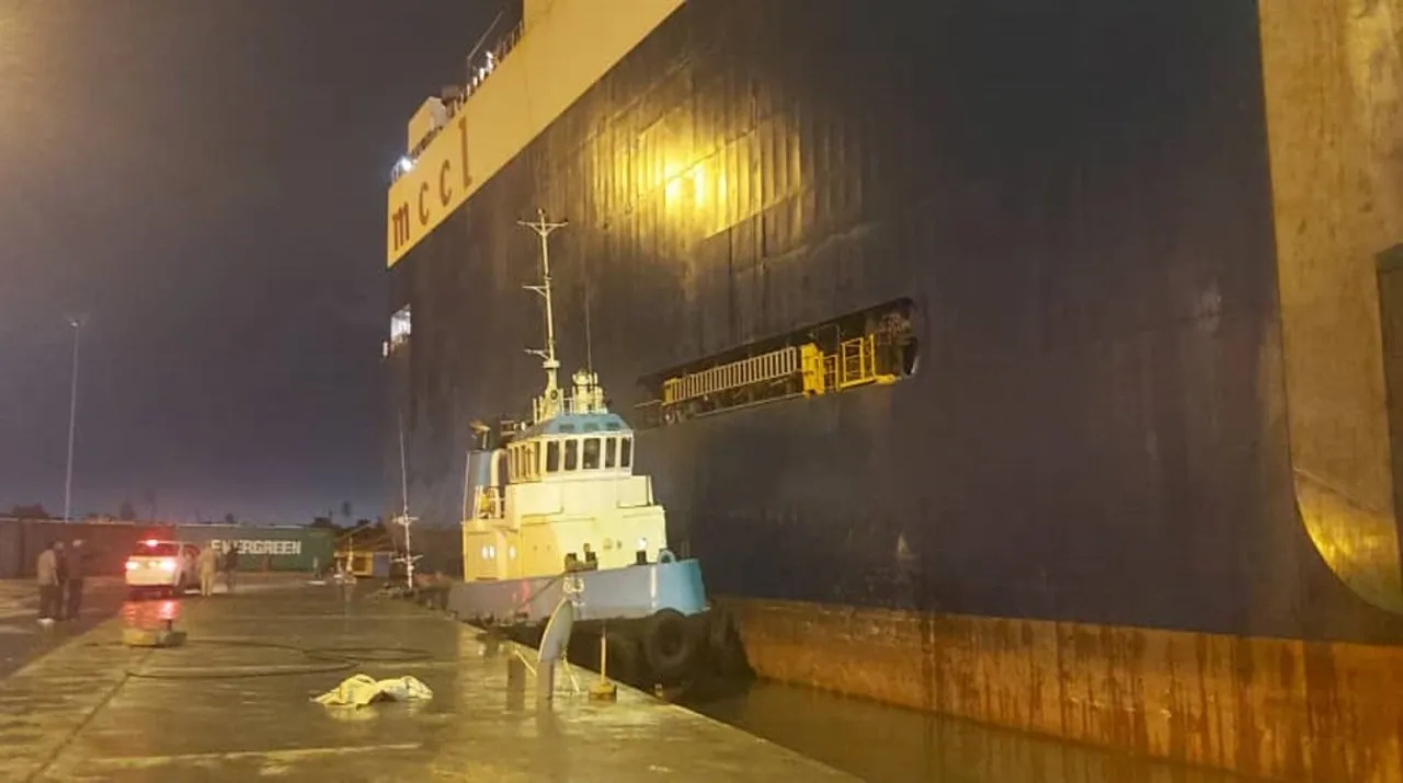 Tuesday's strong storm caused a tugboat to sink at Misrata Free Zone (Photo: Misrata Free Zone).