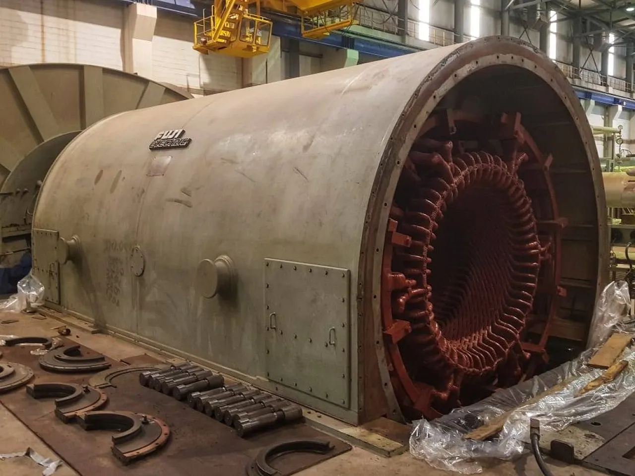 Libyan engineers are forced to refurbish LISCO's generator in the absence of foreign technicians (Photo: LISCO).