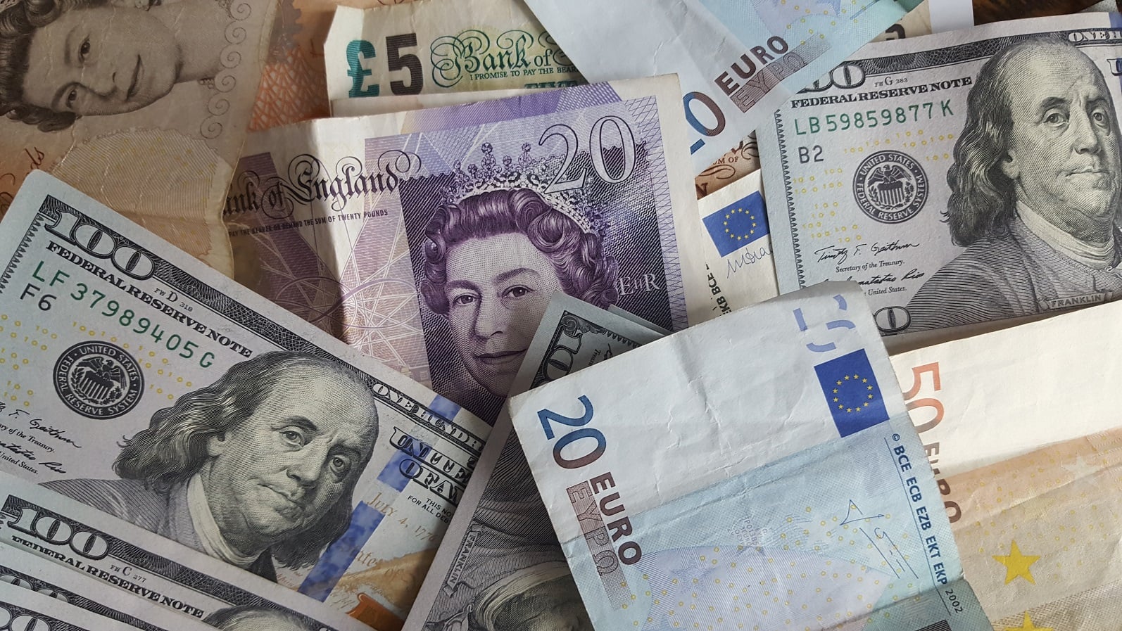 Dollar breaks LD 9 mark on black-market for first time since December 2017