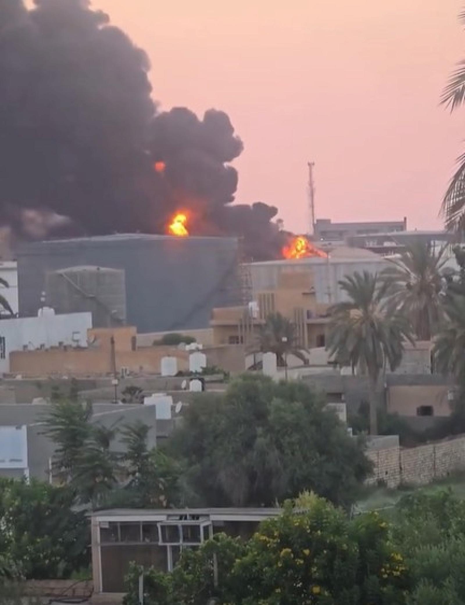 Zawia diesel tank on fire-100826